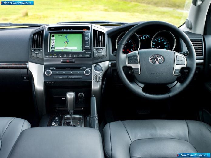 2008 Toyota Land Cruiser V8 - фотография 18 из 23