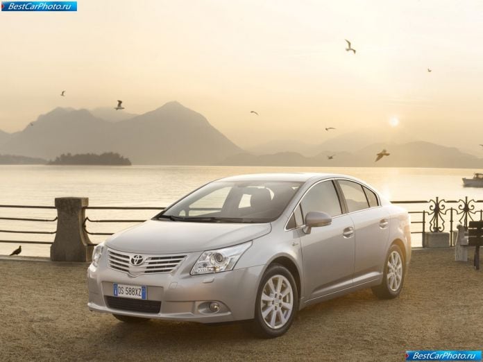 2009 Toyota Avensis - фотография 1 из 34