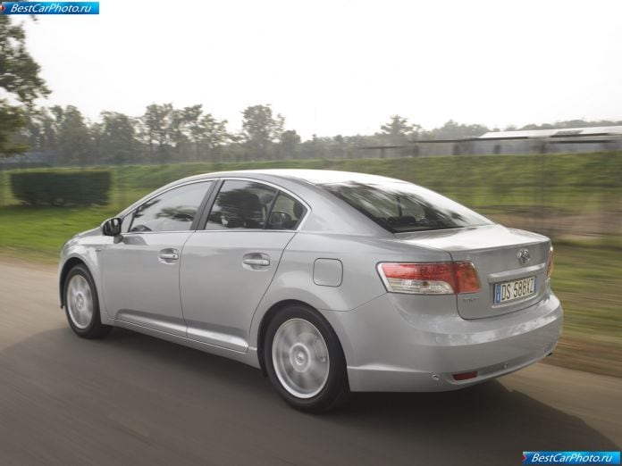 2009 Toyota Avensis - фотография 17 из 34