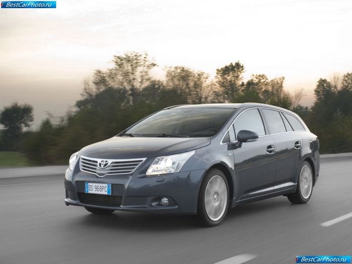 2009 Toyota Avensis Tourer - фотография 1 из 39
