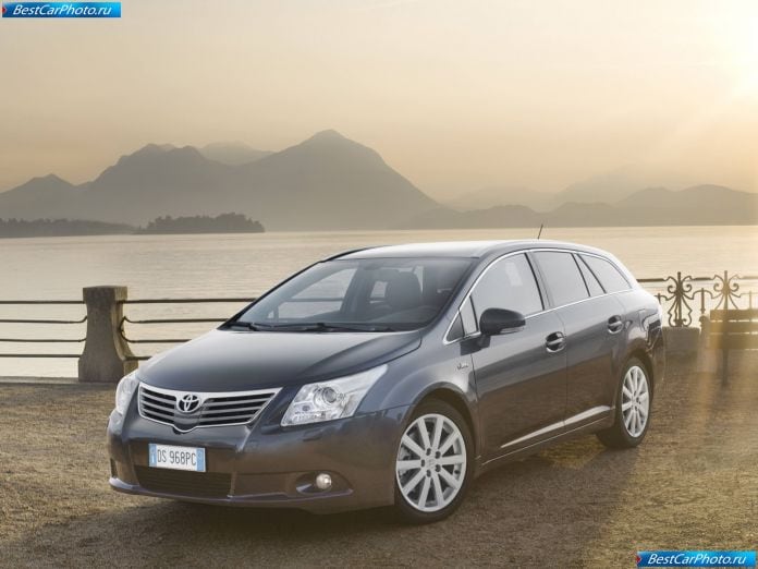 2009 Toyota Avensis Tourer - фотография 2 из 39
