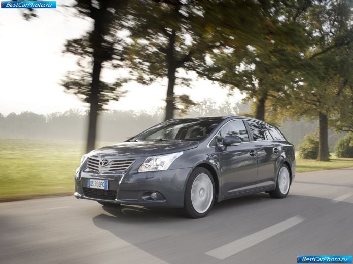 2009 Toyota Avensis Tourer - фотография 10 из 39