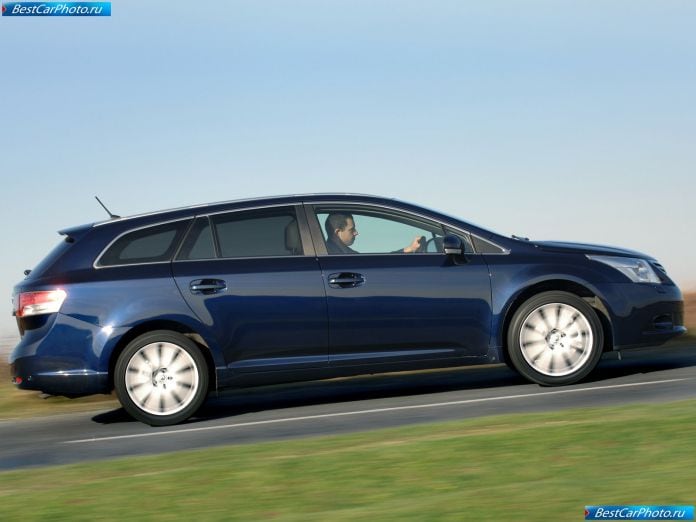 2009 Toyota Avensis Tourer - фотография 14 из 39
