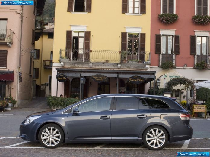 2009 Toyota Avensis Tourer - фотография 15 из 39