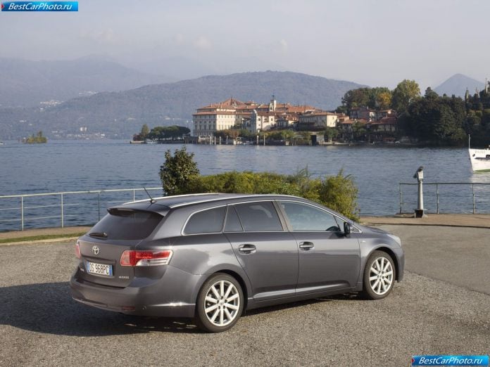 2009 Toyota Avensis Tourer - фотография 16 из 39