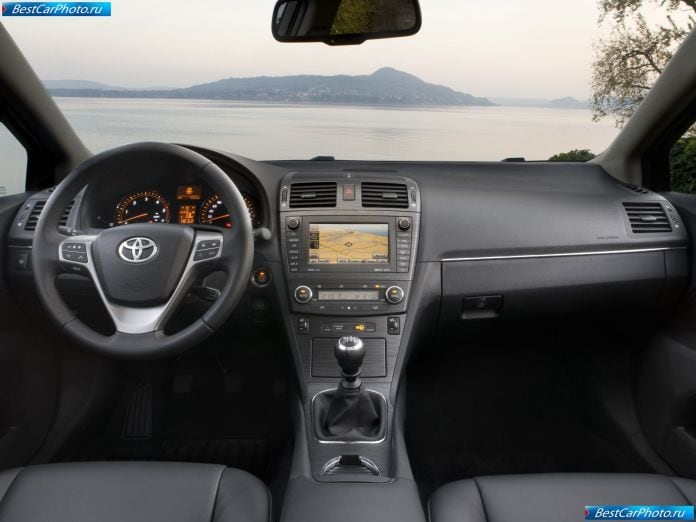 2009 Toyota Avensis Tourer - фотография 23 из 39