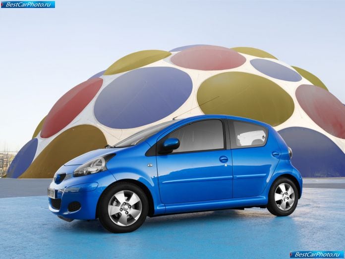 2009 Toyota Aygo - фотография 6 из 38