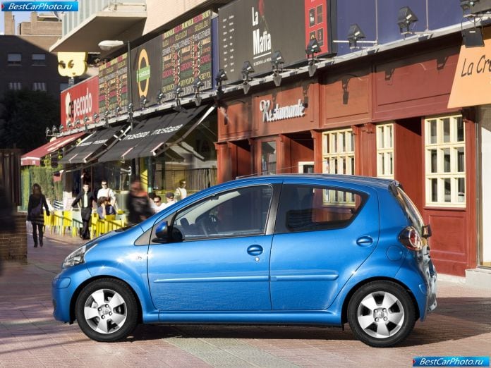 2009 Toyota Aygo - фотография 13 из 38