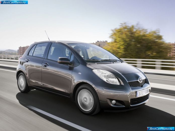 2009 Toyota Yaris - фотография 1 из 37