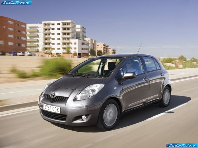 2009 Toyota Yaris - фотография 3 из 37