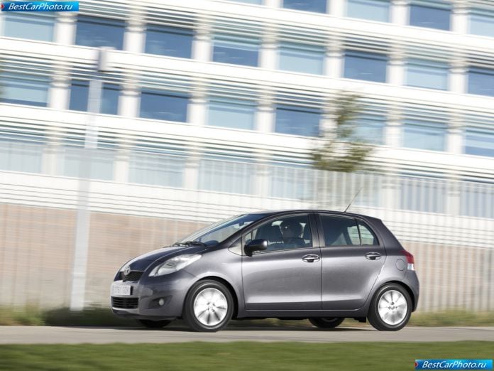 2009 Toyota Yaris - фотография 4 из 37