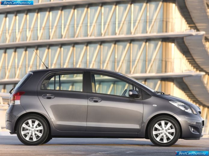 2009 Toyota Yaris - фотография 9 из 37