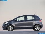 toyota_2009-yaris_1600x1200_010.jpg