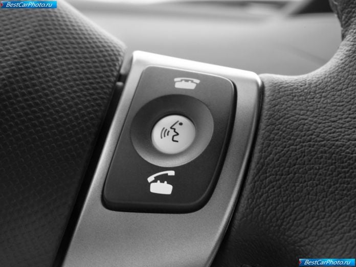 2009 Toyota Yaris - фотография 20 из 37
