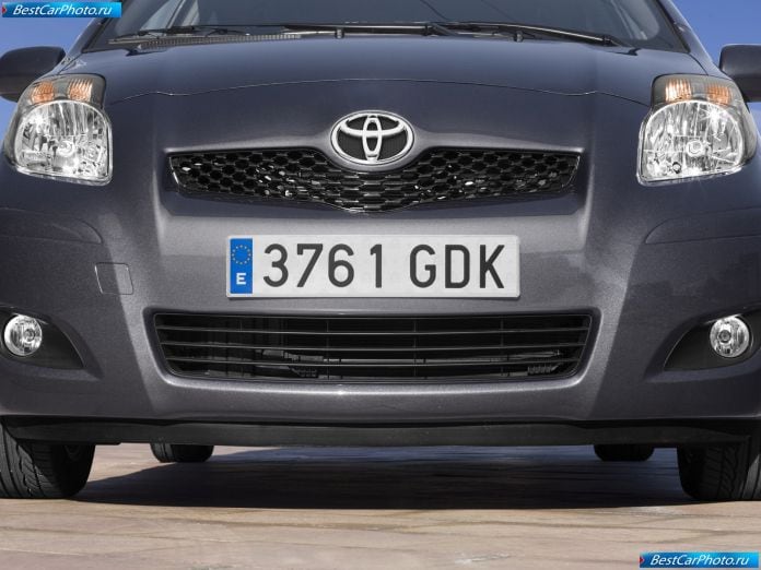 2009 Toyota Yaris - фотография 21 из 37