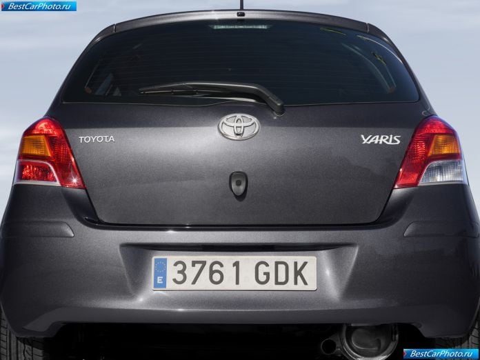 2009 Toyota Yaris - фотография 22 из 37