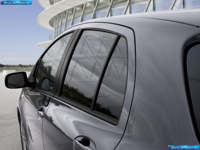 2009 Toyota Yaris - фотография 23 из 37
