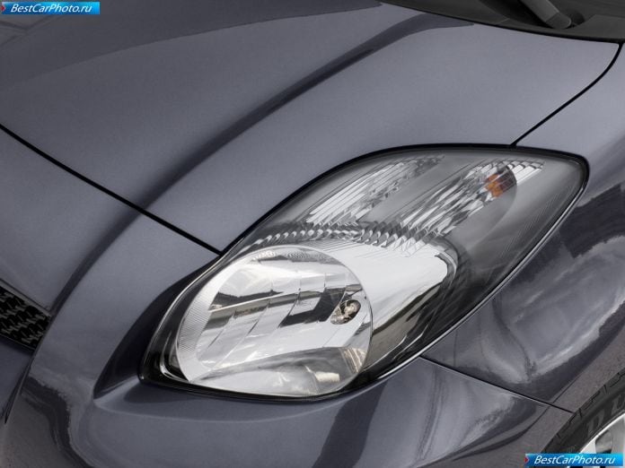 2009 Toyota Yaris - фотография 25 из 37