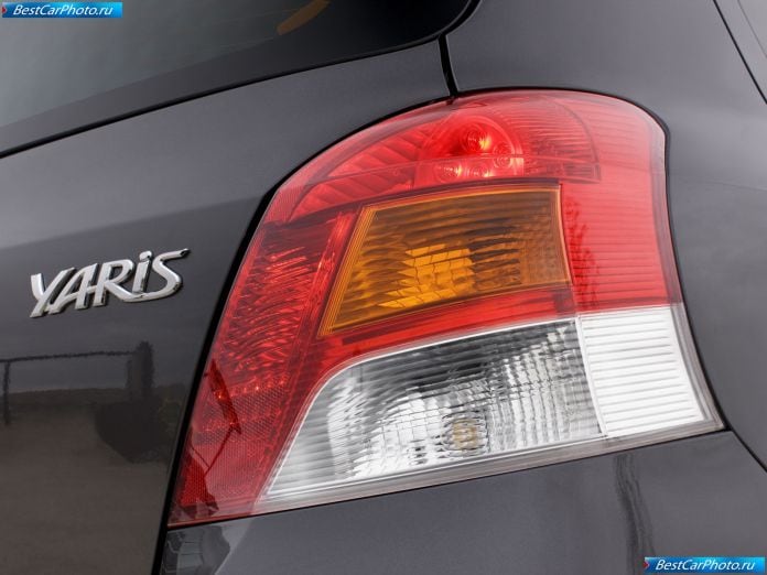 2009 Toyota Yaris - фотография 31 из 37