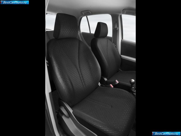 2009 Toyota Yaris - фотография 35 из 37