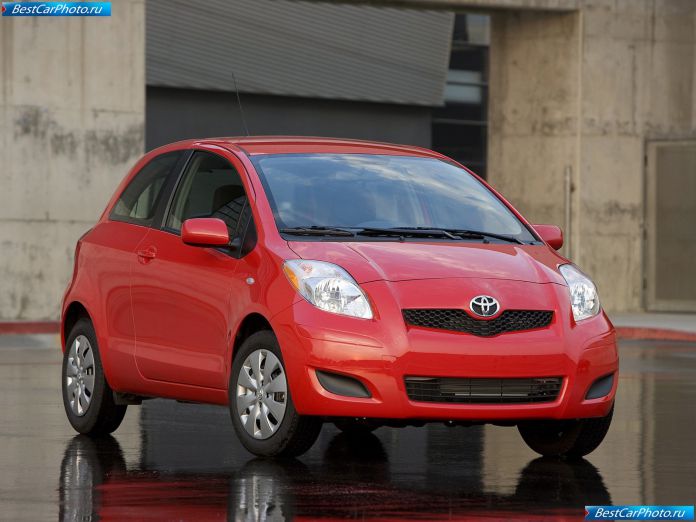 2009 Toyota Yaris 3-door - фотография 1 из 24