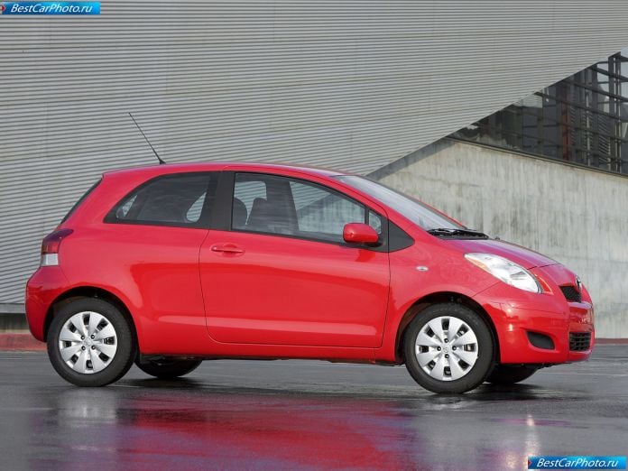 2009 Toyota Yaris 3-door - фотография 6 из 24