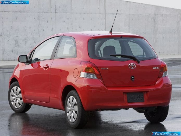 2009 Toyota Yaris 3-door - фотография 7 из 24