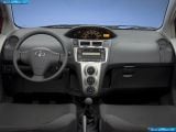 toyota_2009-yaris_3-door_1600x1200_009.jpg