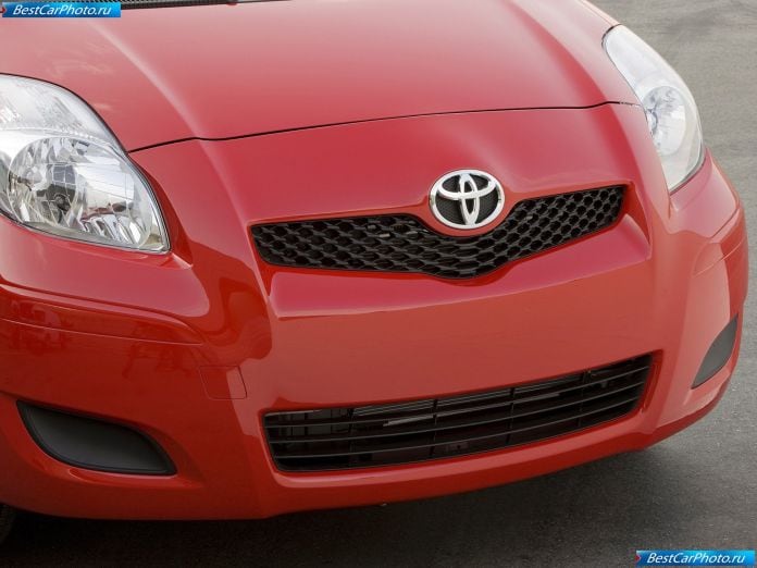 2009 Toyota Yaris 3-door - фотография 18 из 24