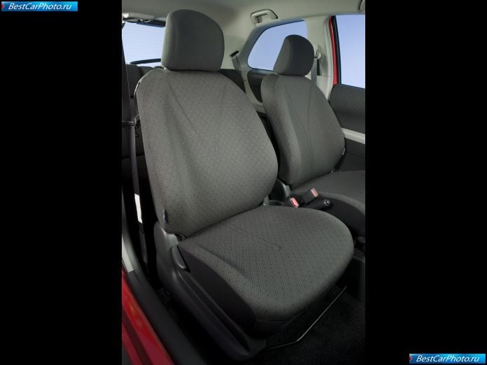 2009 Toyota Yaris 3-door - фотография 24 из 24