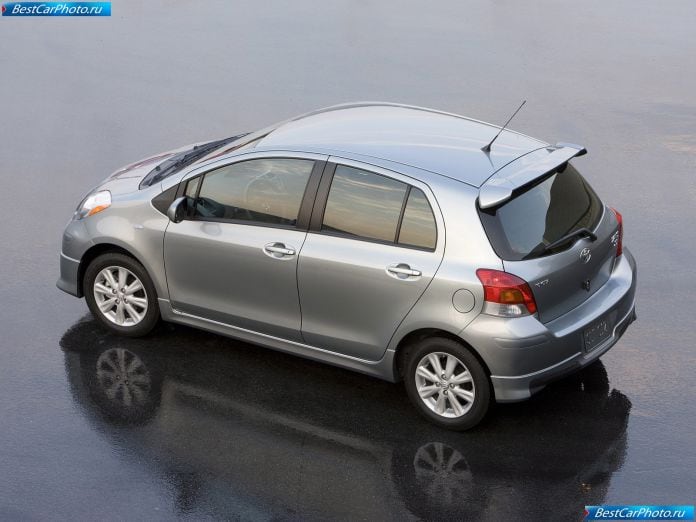 2009 Toyota Yaris 5-door - фотография 4 из 21