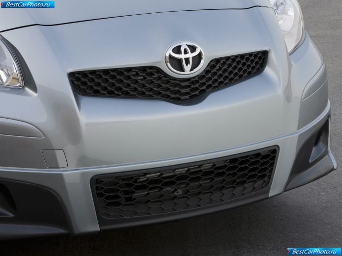 2009 Toyota Yaris 5-door - фотография 12 из 21
