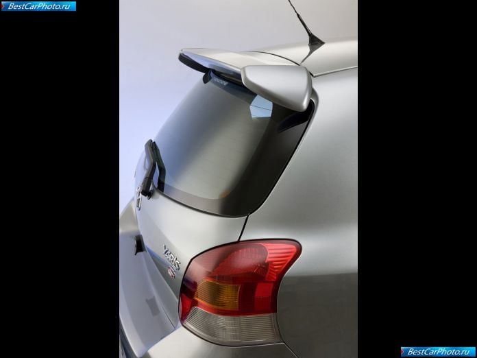 2009 Toyota Yaris 5-door - фотография 16 из 21