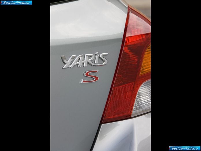 2009 Toyota Yaris 5-door - фотография 17 из 21