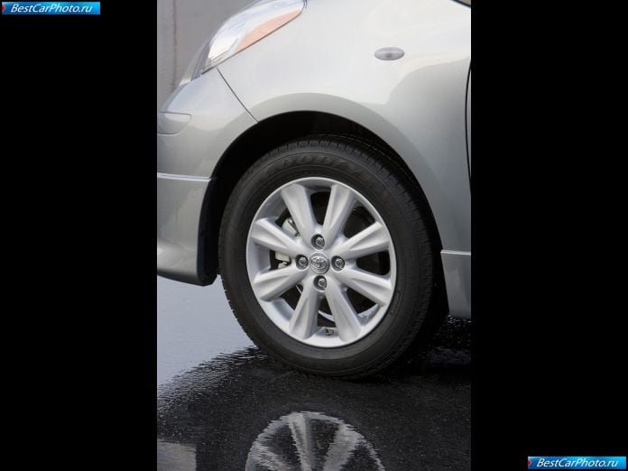 2009 Toyota Yaris 5-door - фотография 18 из 21