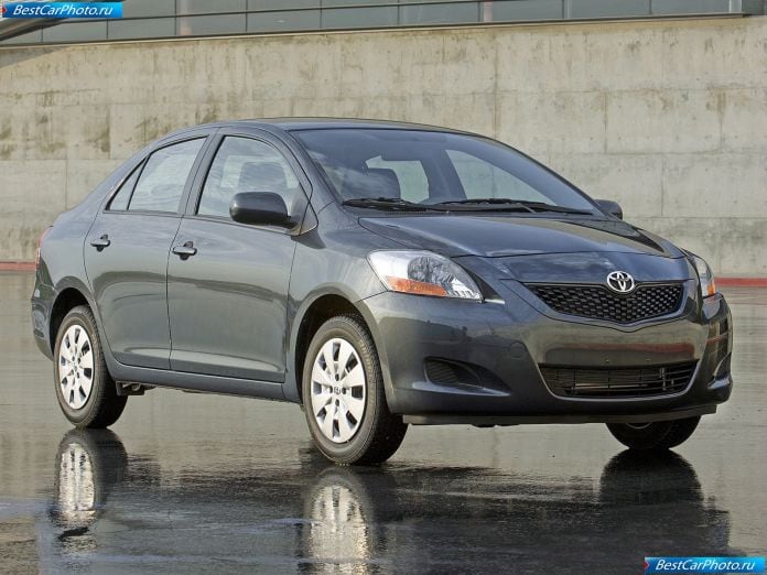 2009 Toyota Yaris Sedan - фотография 1 из 11