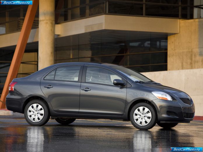 2009 Toyota Yaris Sedan - фотография 2 из 11