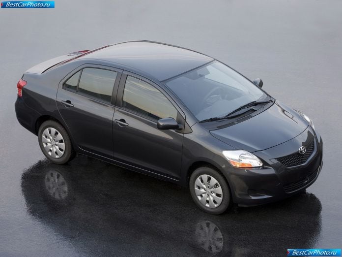 2009 Toyota Yaris Sedan - фотография 3 из 11