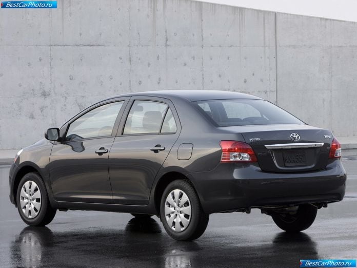 2009 Toyota Yaris Sedan - фотография 5 из 11