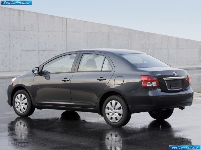 2009 Toyota Yaris Sedan - фотография 6 из 11