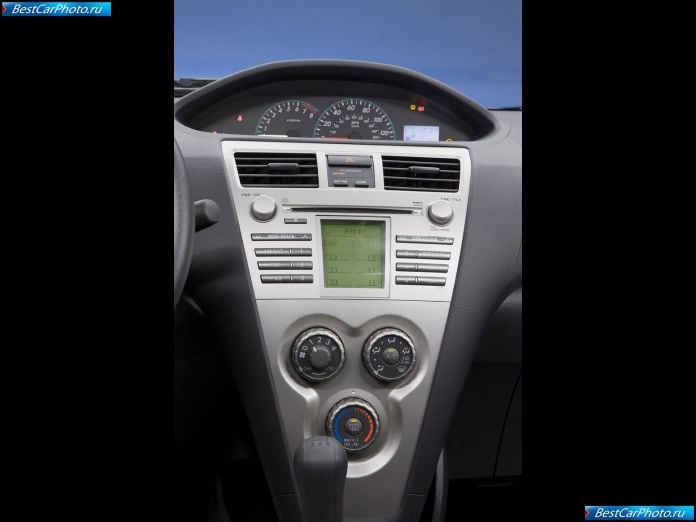 2009 Toyota Yaris Sedan - фотография 11 из 11