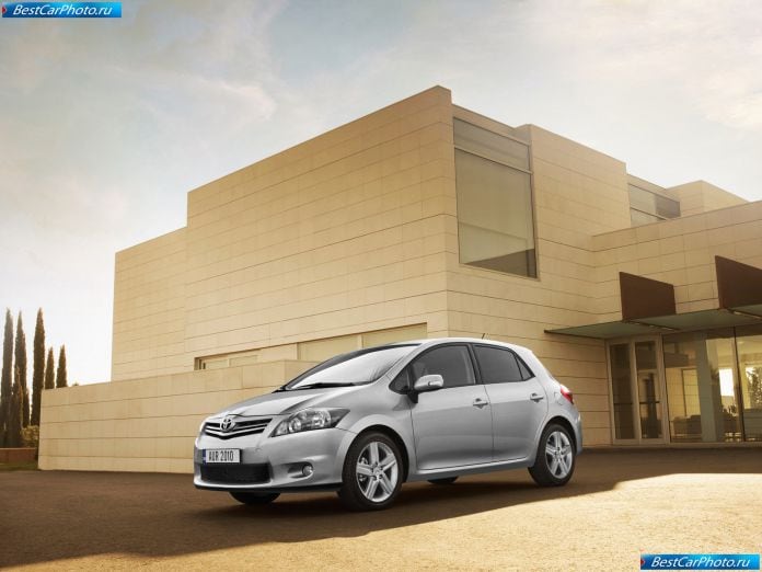 2010 Toyota Auris - фотография 16 из 57