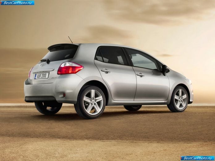 2010 Toyota Auris - фотография 28 из 57
