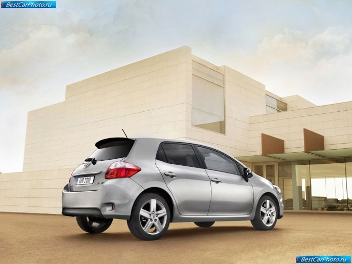 2010 Toyota Auris - фотография 33 из 57
