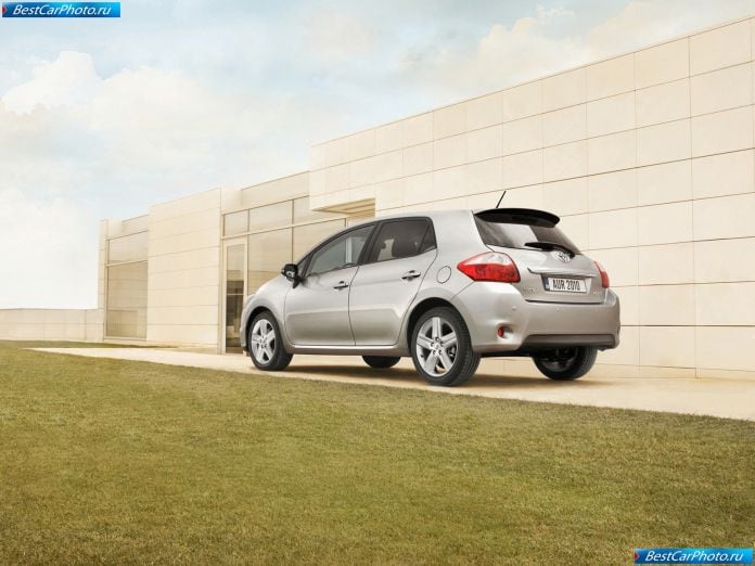 2010 Toyota Auris - фотография 34 из 57