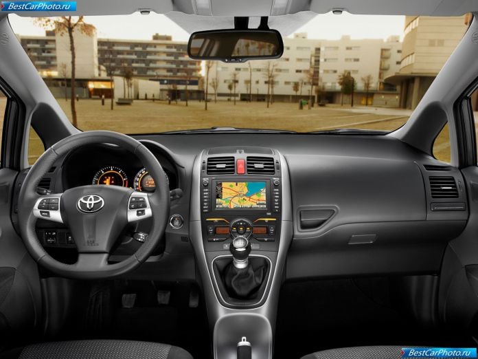 2010 Toyota Auris - фотография 39 из 57