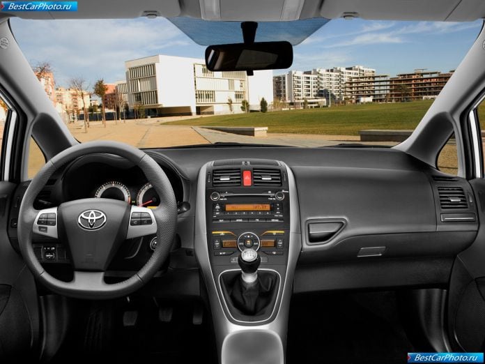 2010 Toyota Auris - фотография 40 из 57