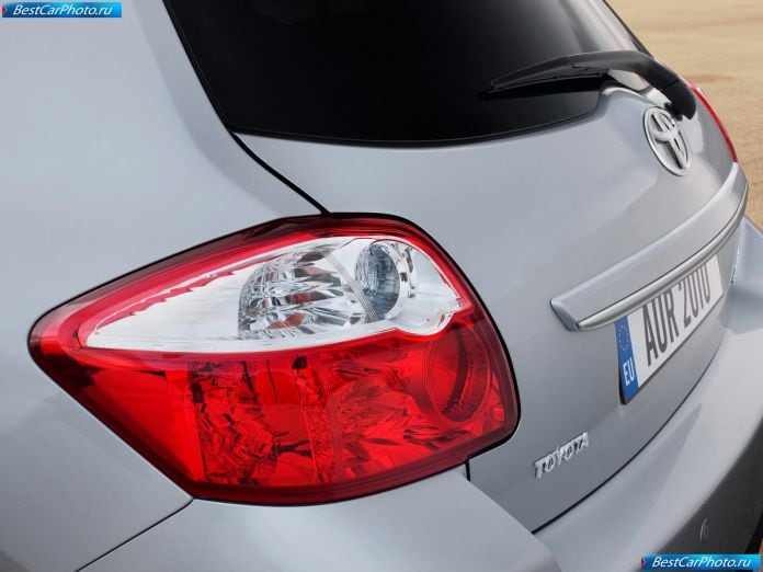 2010 Toyota Auris - фотография 49 из 57