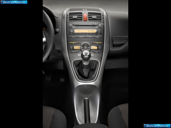2010 Toyota Auris - фотография 53 из 57