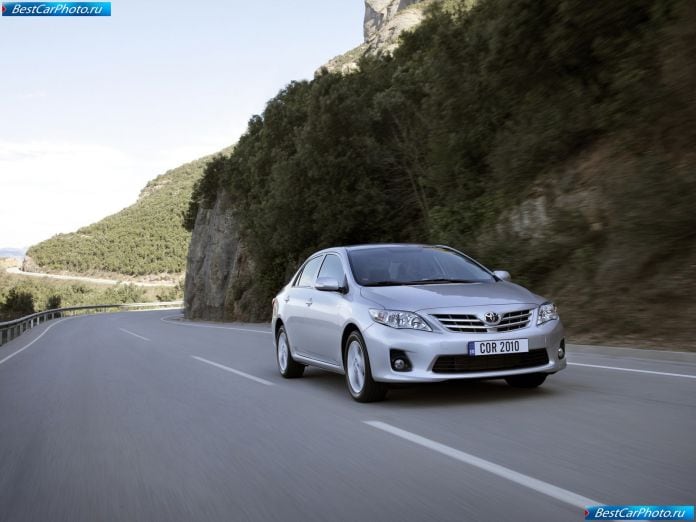 2010 Toyota Corolla - фотография 12 из 37